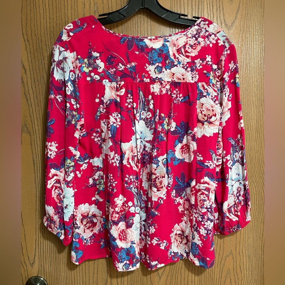 Vintage America Floral Blouse in Red and Blue with a V Neck - Picture 2 of 6